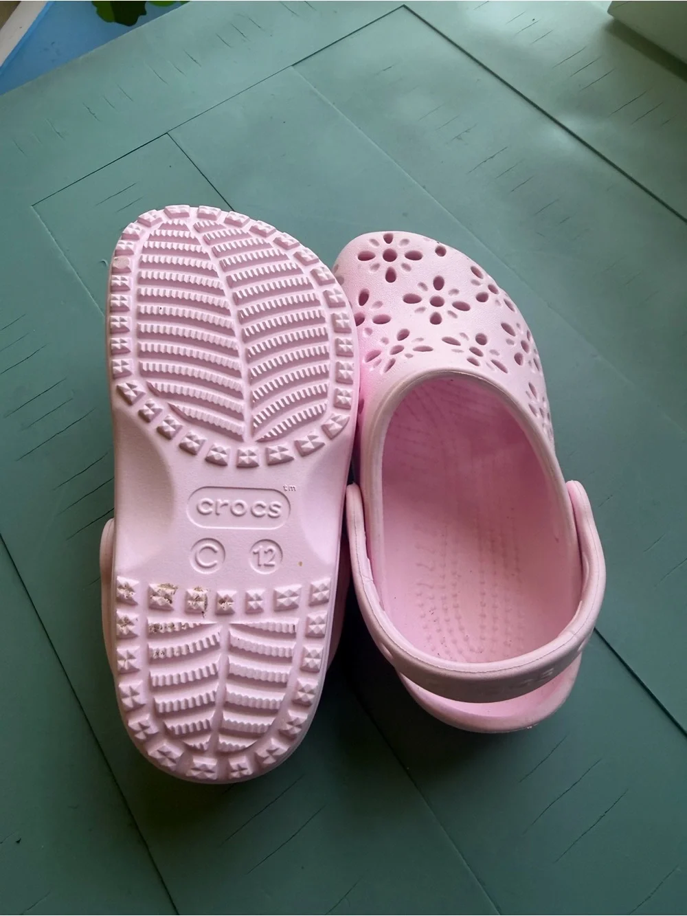 CROCS Kids Light Pink Floral Cutout Clogs